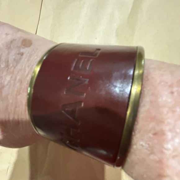 Chanel metal cuff bracelet with leather inlay, beautiful authentic - Picture 3 of 11
